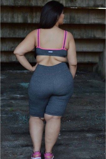 Bermuda fitness com recorte plus size-Cinza