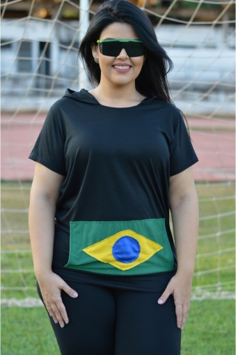 T-Shirt Brasil com capuz e bolso com bandeira plus size-Preto